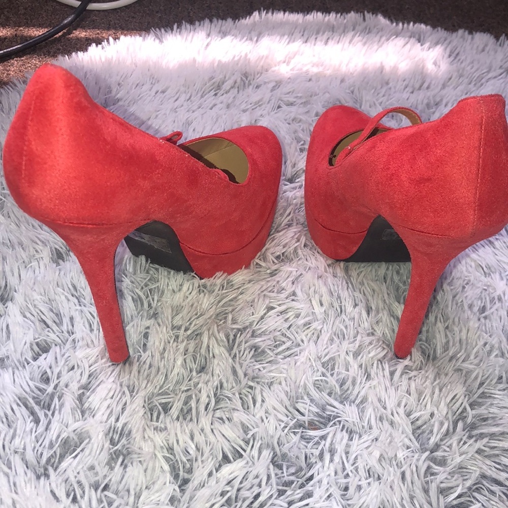 Bright coral heels - Picture 3 of 4